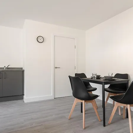 Modern 1 Bed In With Parking Apartment *