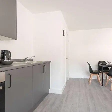 Modern 1 Bed In With Parking Bradford (West Yorkshire)